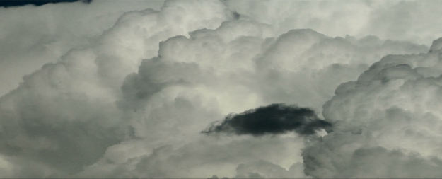 Negative Gedanken graue Wolken